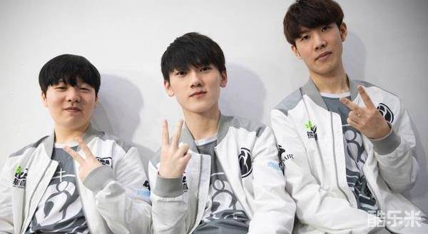 也凸显了巴 也凸显了巴