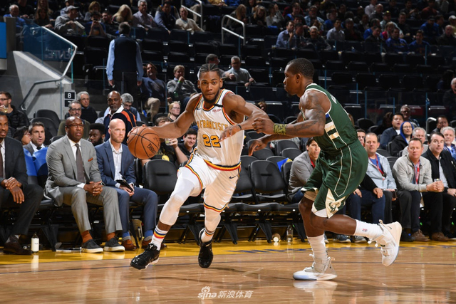 中展现出超 中展现出超